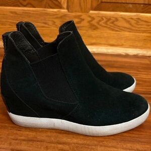 Sorel out and about black wedge heel boot sz 7.5